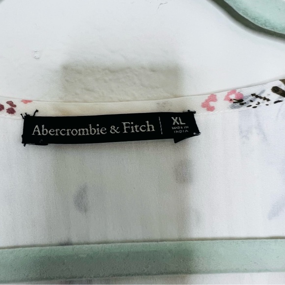 Abercrombie & Fitch Floral Flutter Sleeve Dress - Picture 4 of 7